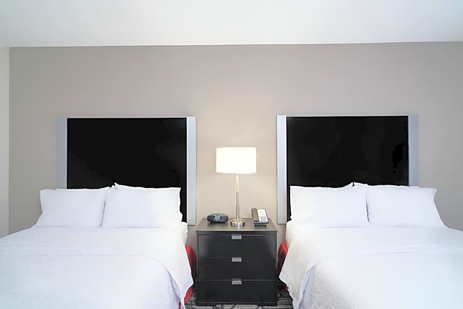 Hampton Inn & Suites Roanoke Airport