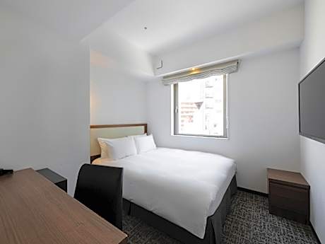 Single Room with Bath - Non-Smoking