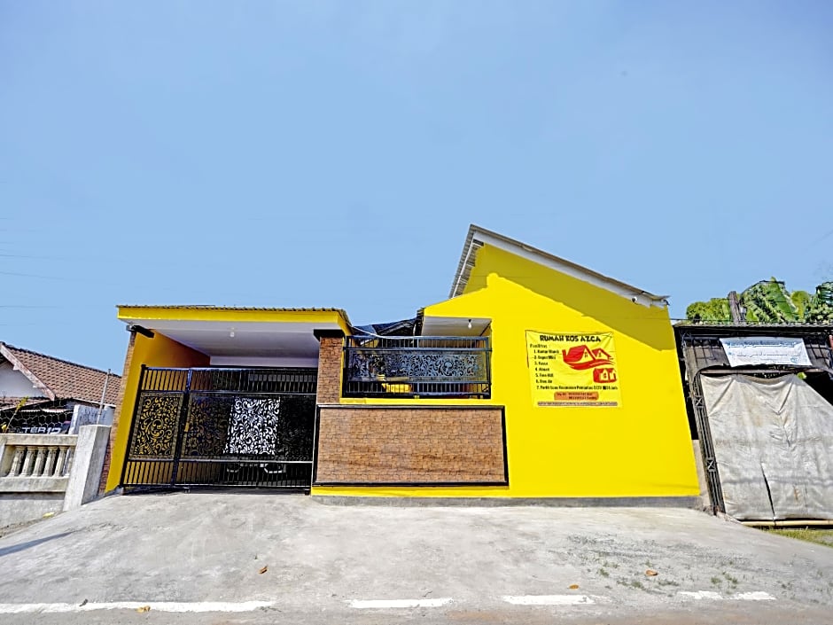 OYO Life 92920 Rumah Kost Azca