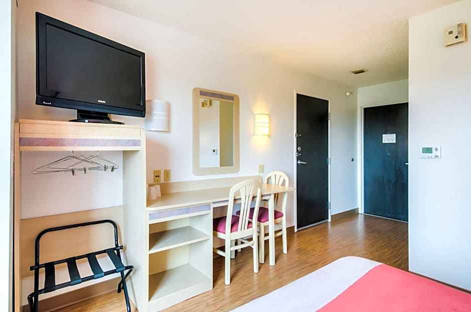 Motel 6-Joliet, IL - Chicago - I-55