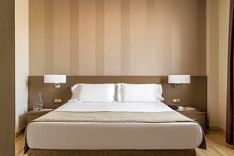 Double or Twin Room - Single Use