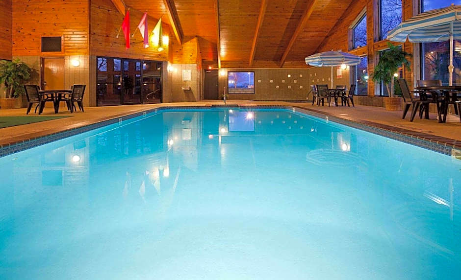 AmericInn by Wyndham Manitowoc