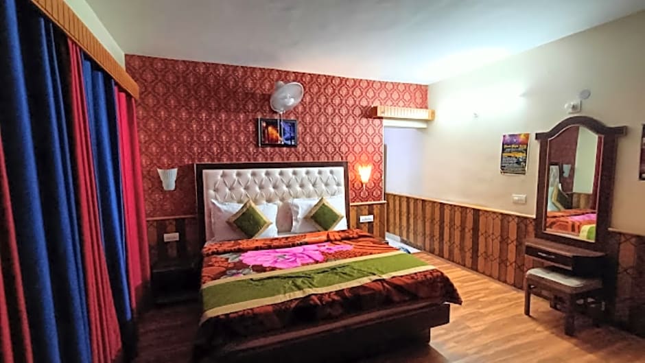 Goroomgo Samiru Manali 