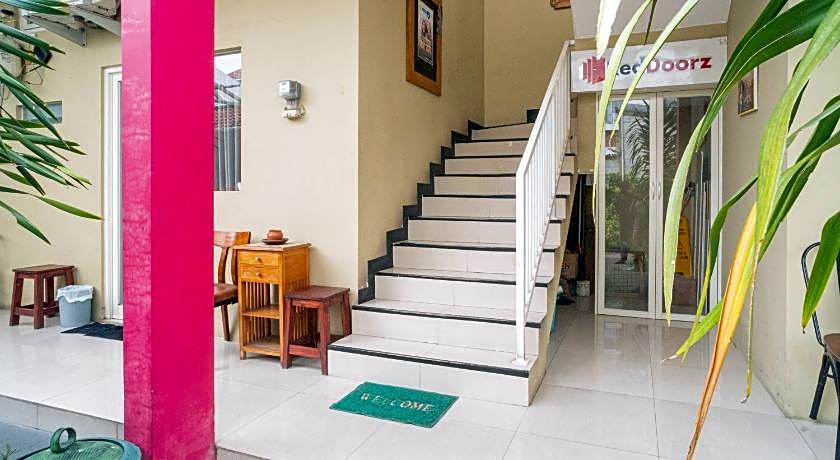 RedDoorz Syariah near Suncity Mall Sidoarjo