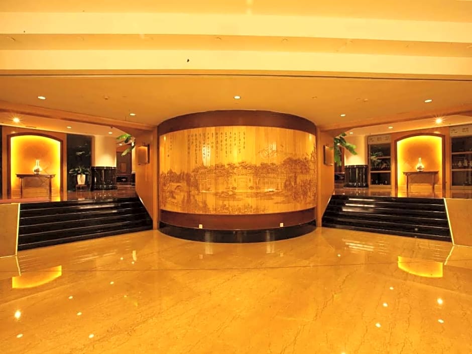 Zhongwei Green Lake Hotel Kunming