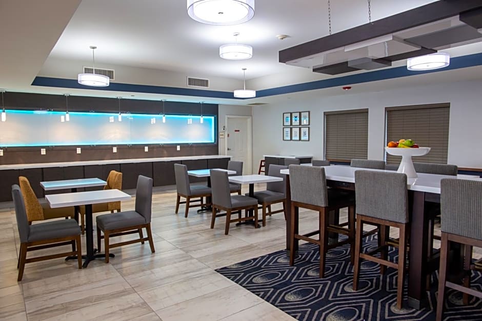 La Quinta Inn & Suites by Wyndham Houston - Normandy