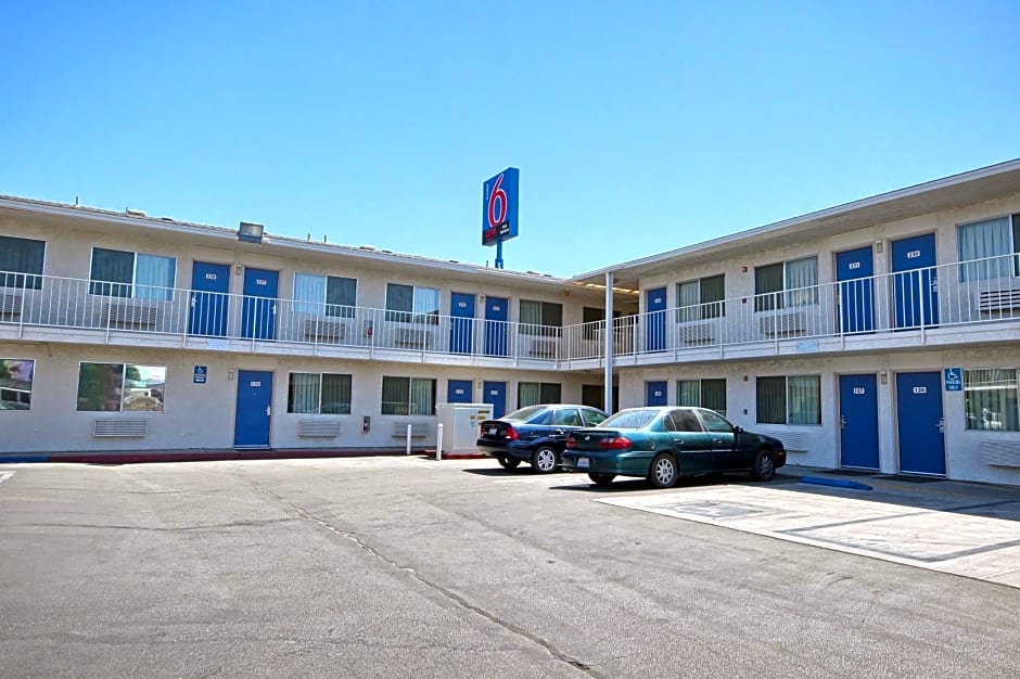 Motel 6-Tulare, CA