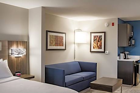King Suite - Hearing Accessible/Non-Smoking