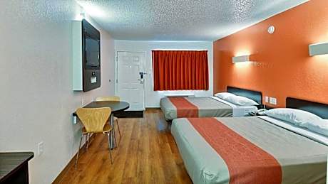 2 Full Beds | ADA/Tub/Micfridge