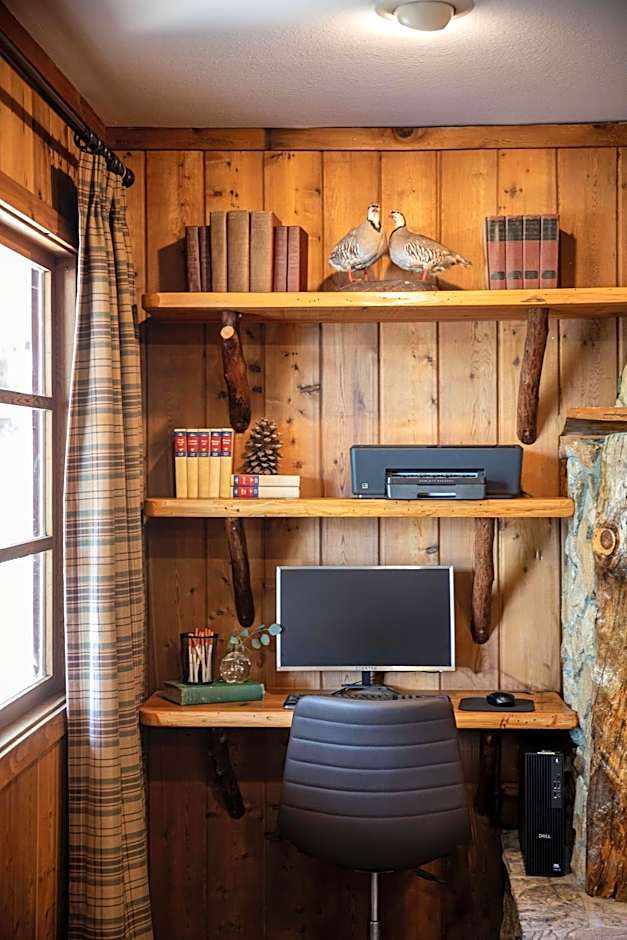 Ayres Lodge Alpine