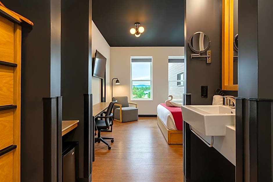 Raven Inn Whitehorse