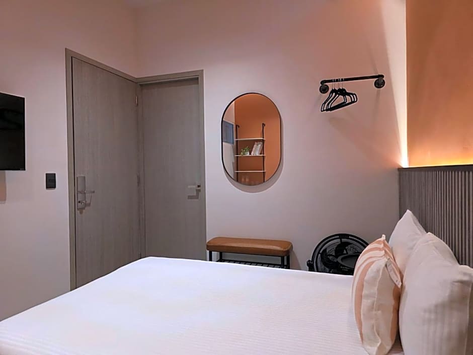 Photo 1 of 9 of Executive Suite