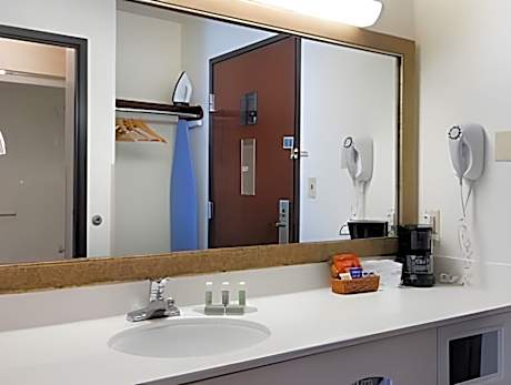 1 King Bed Non-Smoking