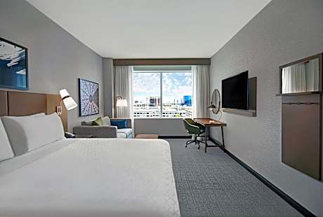 Studio King Suite - Communications Accessible