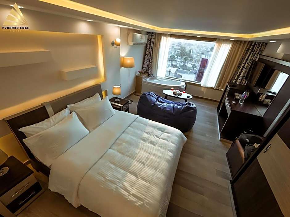 Pyramid Edge Hotel & Exclusive Pyramids View Rooftop