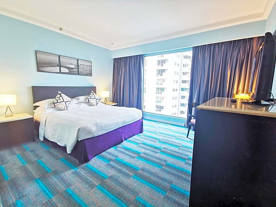 Photo 1 of 3 of Executive 1 King Bed, City View