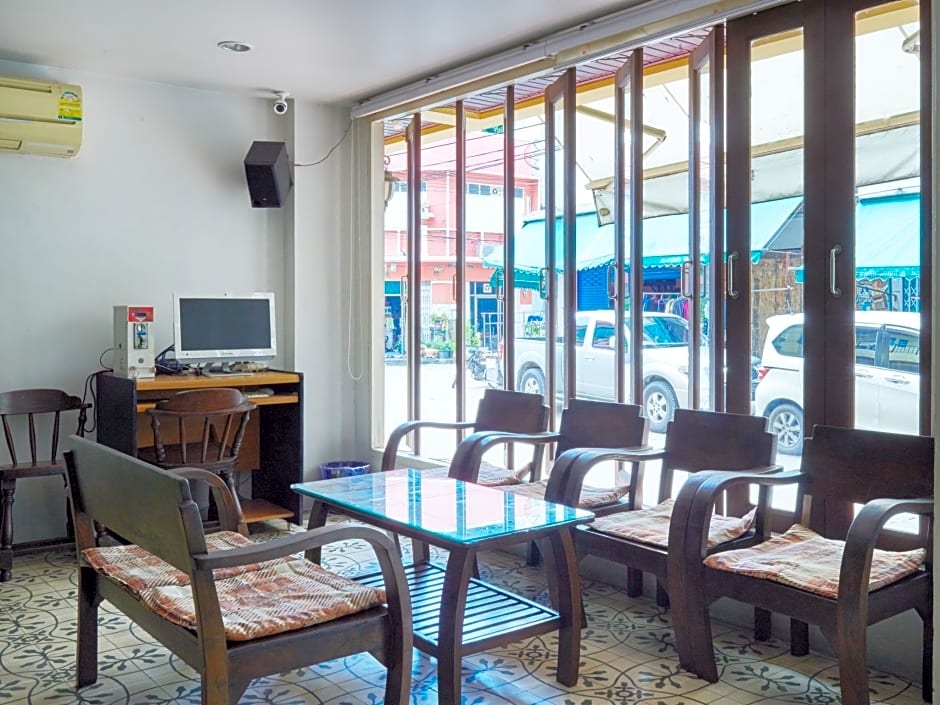 Roof View Place Hotel