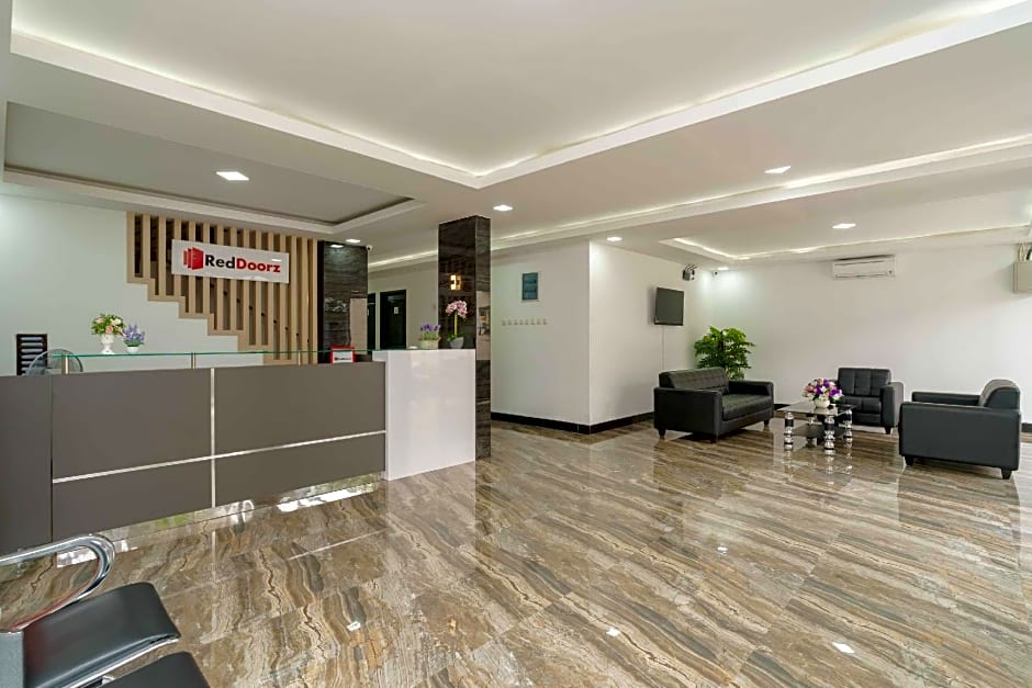 RedDoorz Plus near Eka Hospital BSD 5