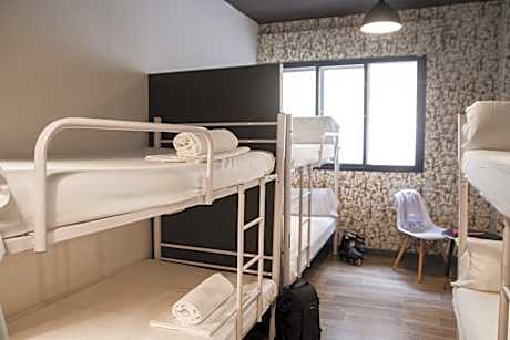 Single Bed in 8-Bed Female Dormitory Room with Private Bathroom