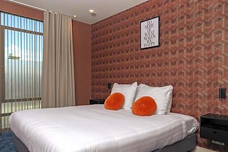 Deluxe Room with Bathtub