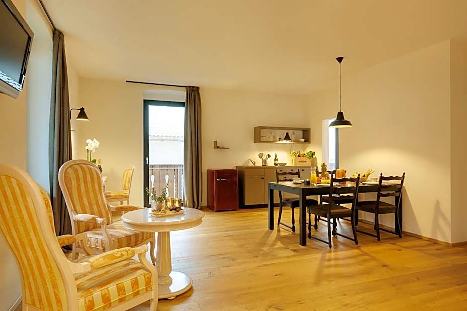 Historic Guesthouse BIRCHER B&B Apartments near Sterzing