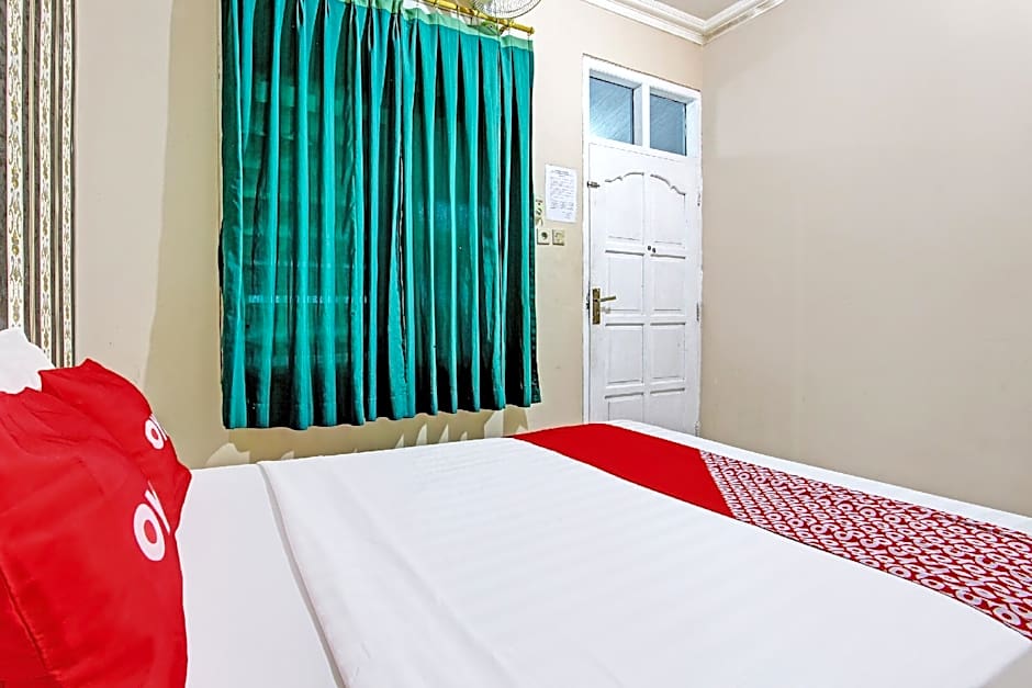 OYO 92287 Hotel Aji Mantoro