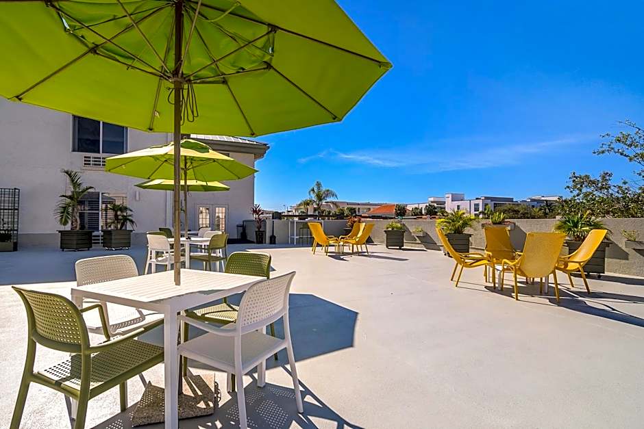 Naples Park Central Hotel