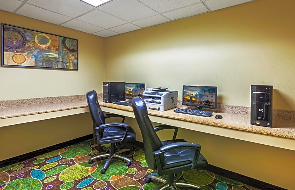 Holiday Inn Express & Suites Pharr