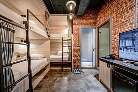 4-Bed Mixed Dormitory Room