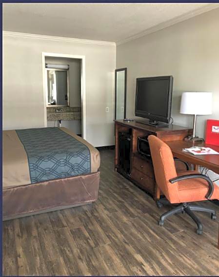 Travelodge by Wyndham Canton-Livonia Area, MI