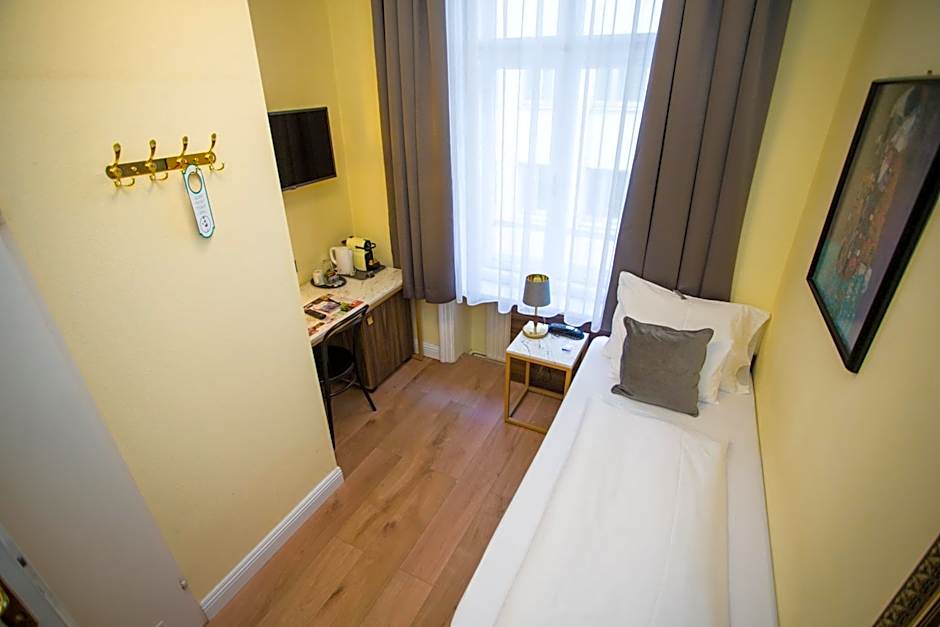 City Pension Stephansplatz I Self Check In I AC in all rooms