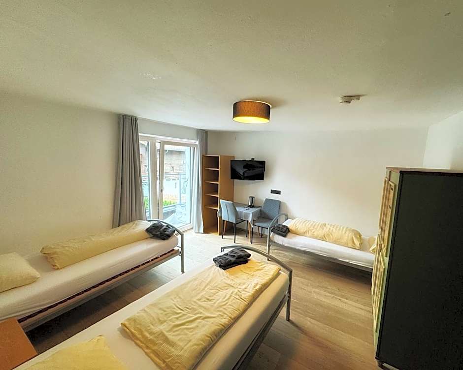 SKILL Mountain Lodge - Ski und Bike Hostel im Sommer mit JOKER CARD