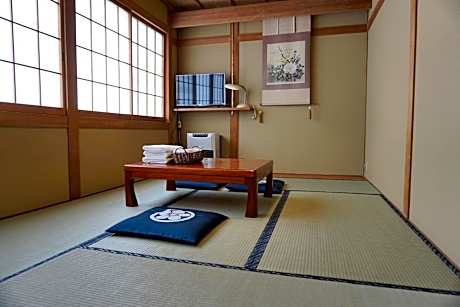 Japanese-Style Triple Room with Shared Bathroom