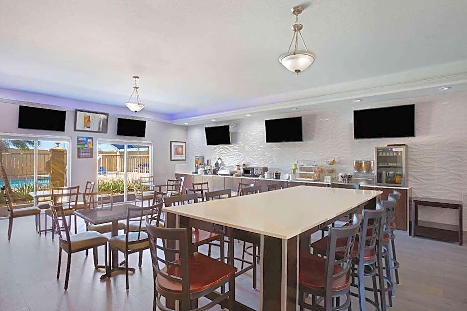 La Quinta Inn & Suites by Wyndham Raymondville