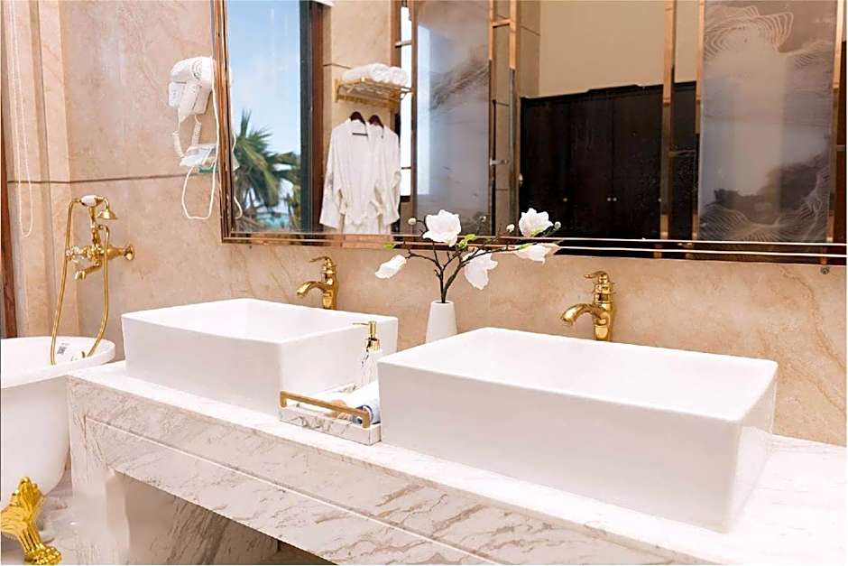 Hanamitsu Hotel & Spa