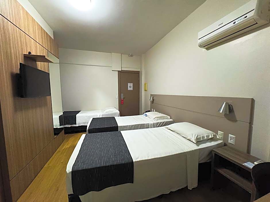 Hotel Valerim Itajaí / Navegantes