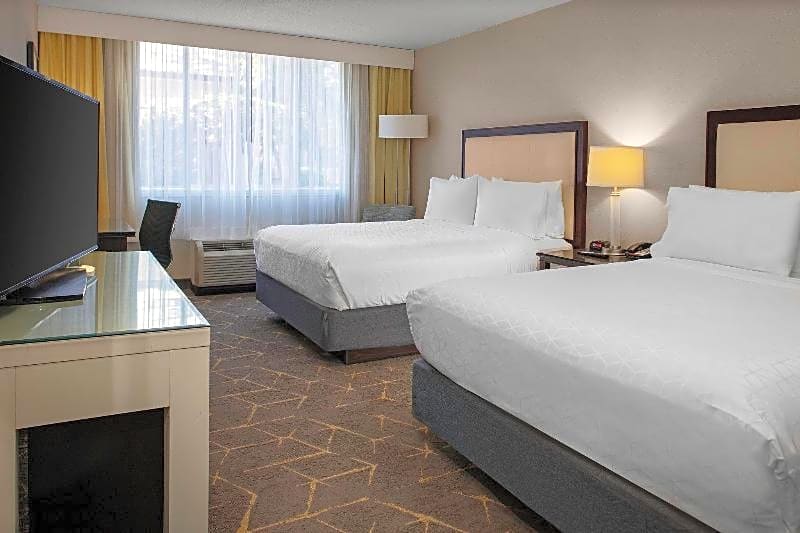 Holiday Inn & Suites Marlborough By IHG