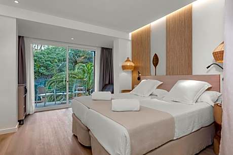 Silver Double Room with Balcony