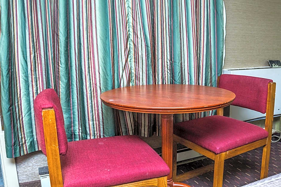 Mississauga Gate Inn