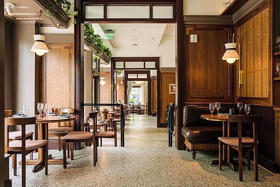 Flat Iron Hotel
