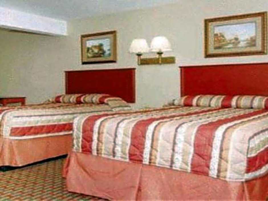 Travelodge by Wyndham Bay Shore Long Island