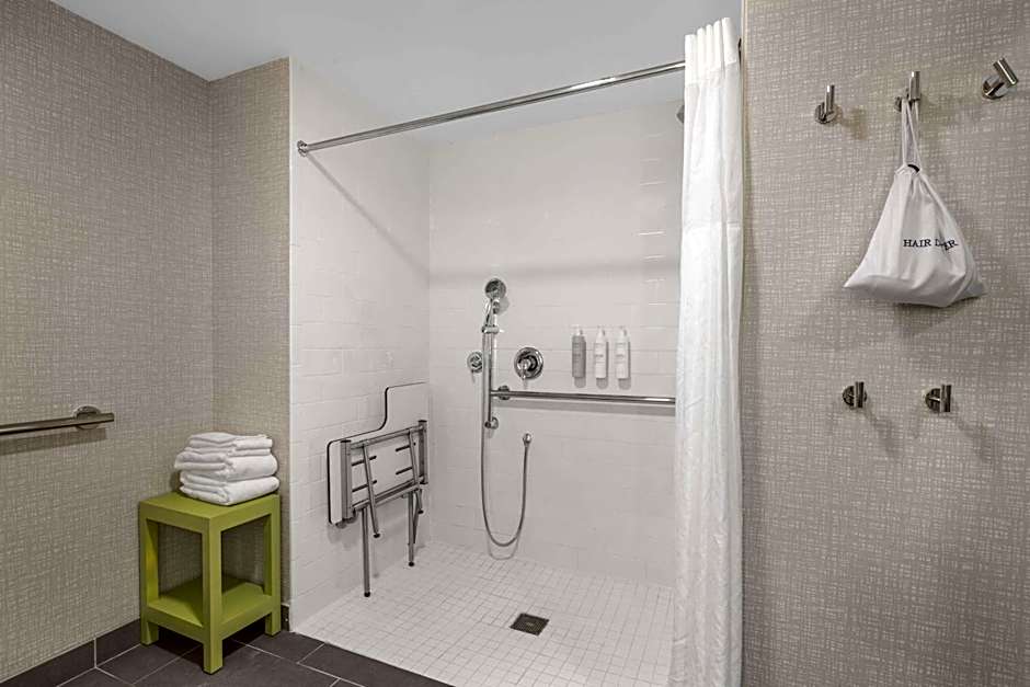 Hampton Inn & Suites Bakersfield Central