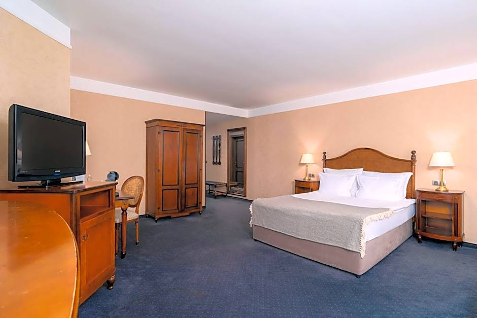 Festa Winter Palace Hotel