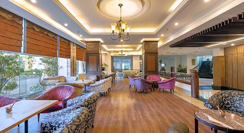 ARTOTEL Suites Aquila - Bandung