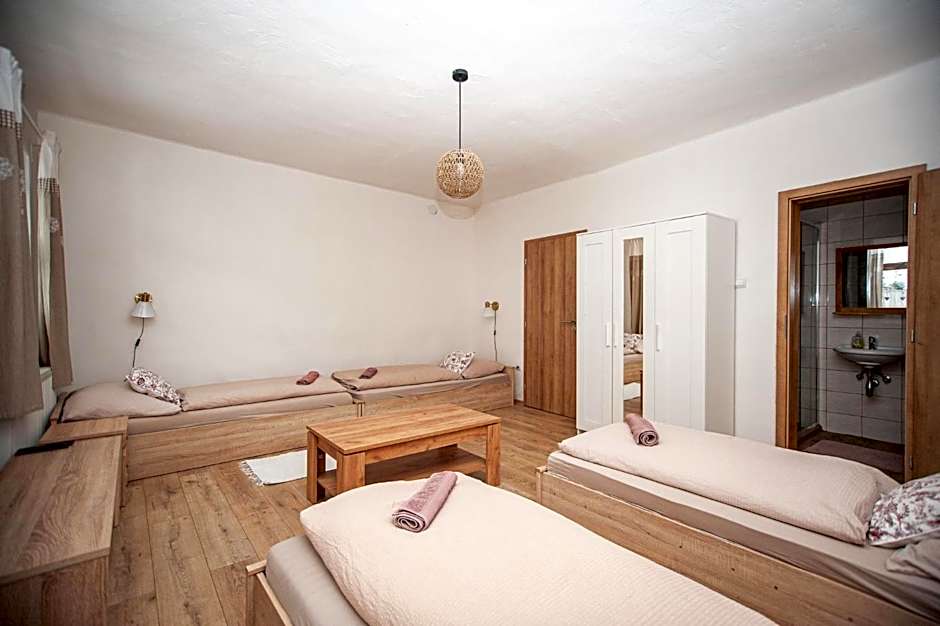 Hostinec pod úbočou