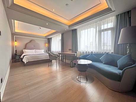 Deluxe Queen Room