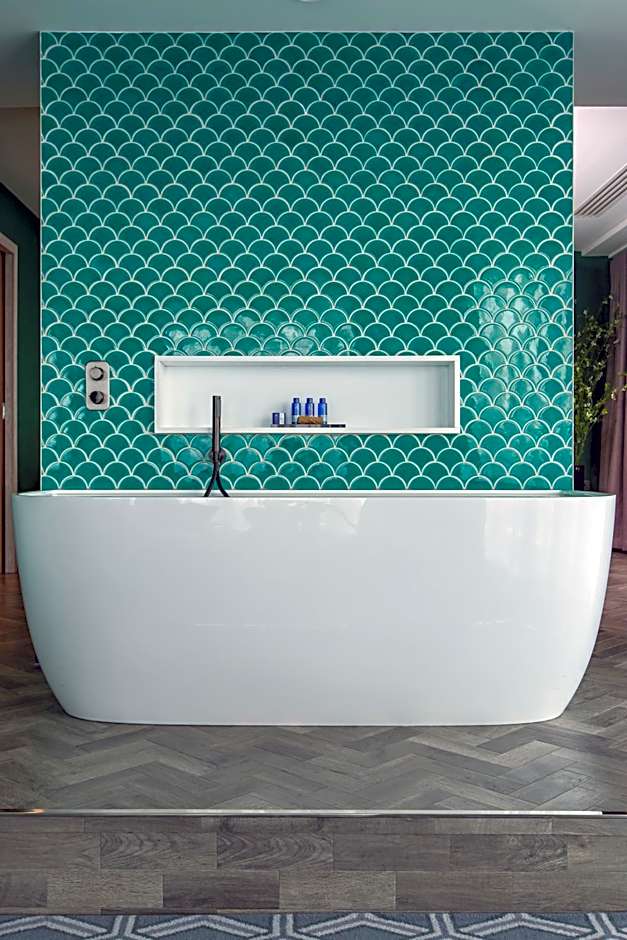 Waterfront Southport Hotel