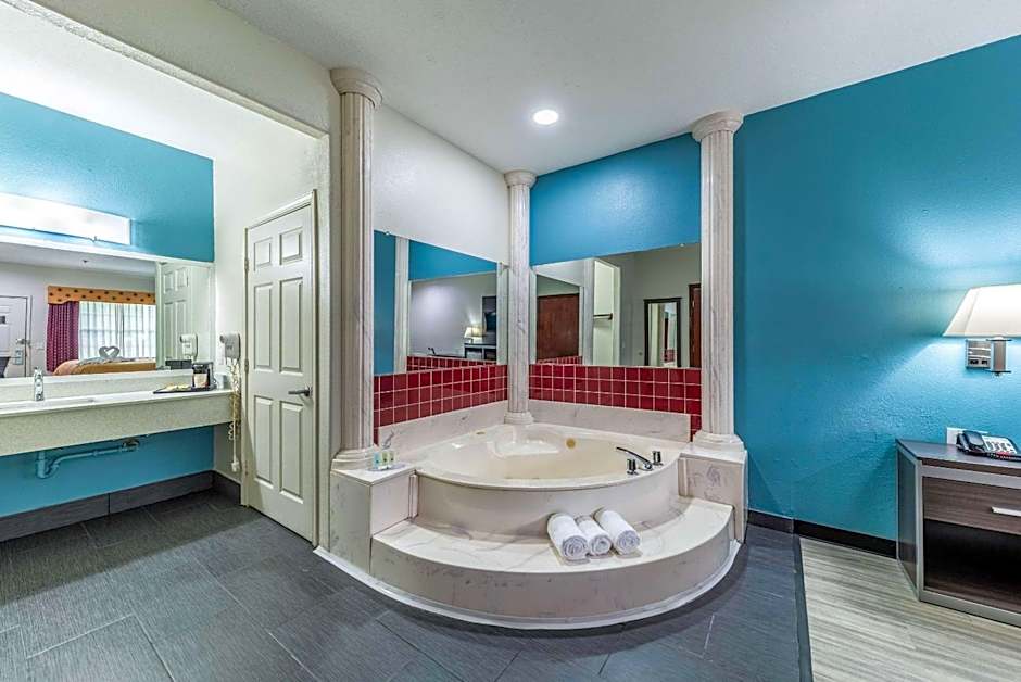 Quality Inn & Suites Canton