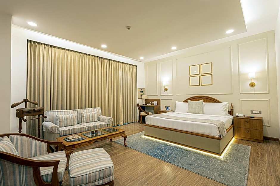 Photo 1 of 6 of 1 King Bed, Mountain View