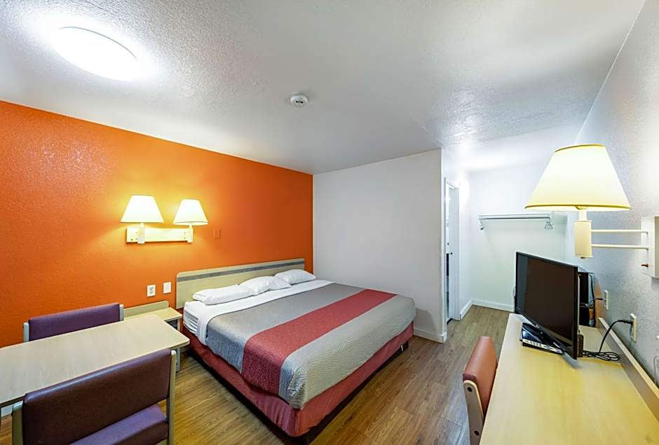 Motel 6-Greenville, TX